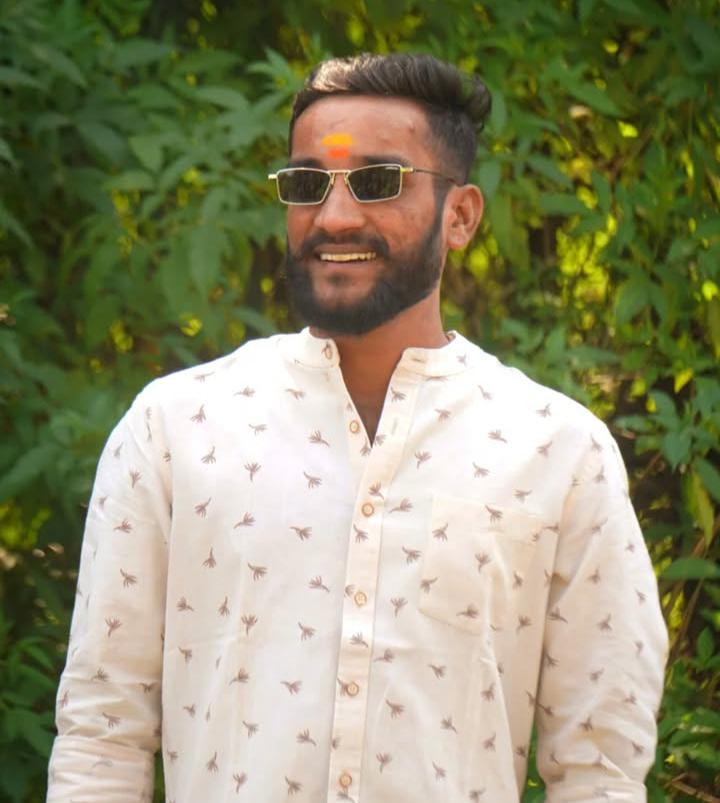 అక్రమంగా విధ్యాసంస్థల నుండి డబ్బులు తీసుకున్నందుకు చందు సస్పెండ్