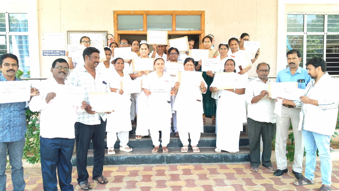 జీతాలు చెల్లించండి మహాప్రభో – వైద్య విధాన పరిషత్ ఉద్యోగుల ఆందోళన