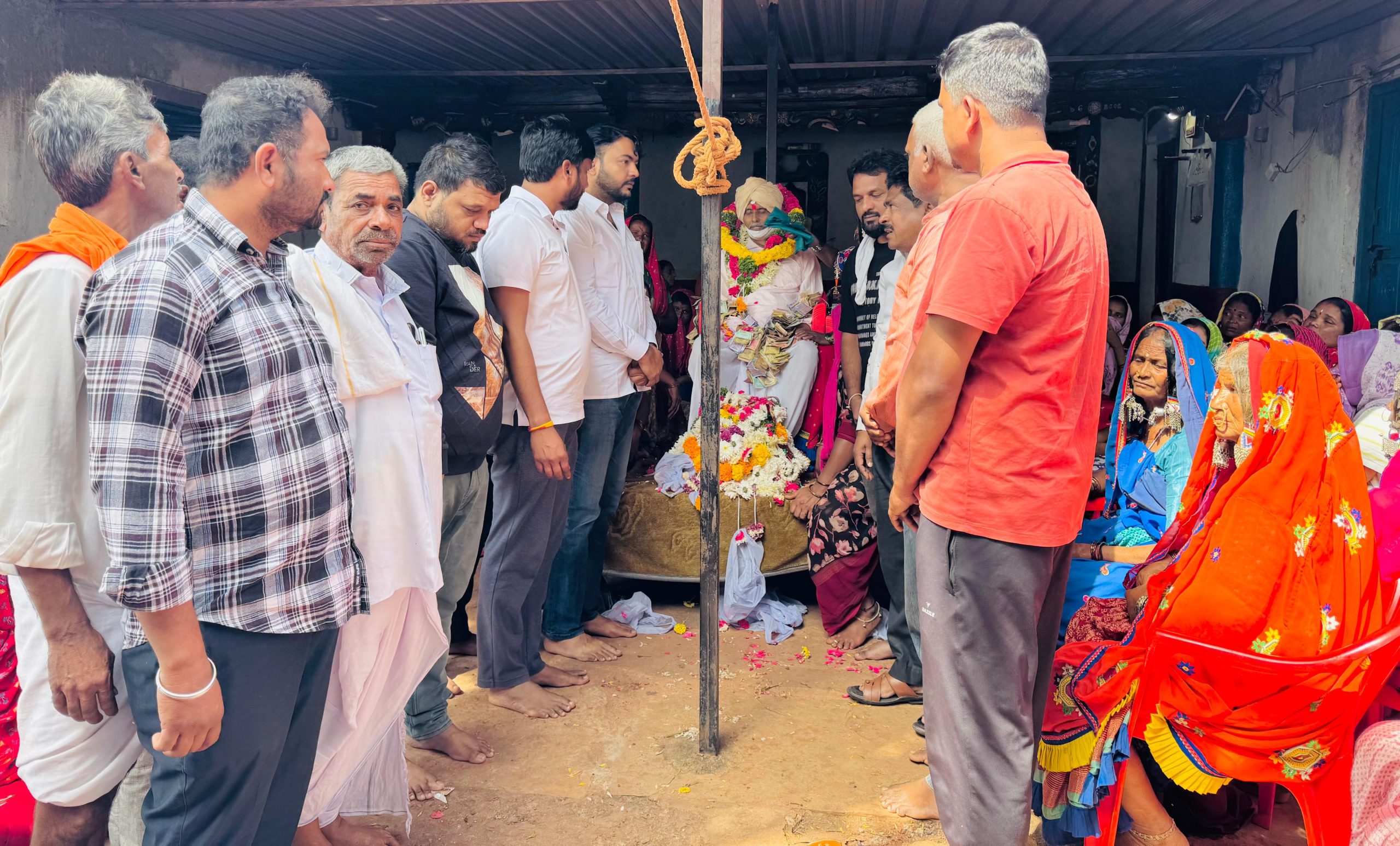 బంజారా భాషా సినీ నిర్మాత దర్శకుడు హీరో కేపీ చవాన్ తండ్రి గరియా నాయక్ అంత్యక్రియలకు వెళ్లి వారి కుటుంబాన్ని ఓదార్చే ధైర్యాన్ని ఇచ్చిన తెలంగాణ రాష్ట్ర మాజీ పరిశ్రమల శాఖ చైర్మన్ మహమ్మద్ తన్వీర్
