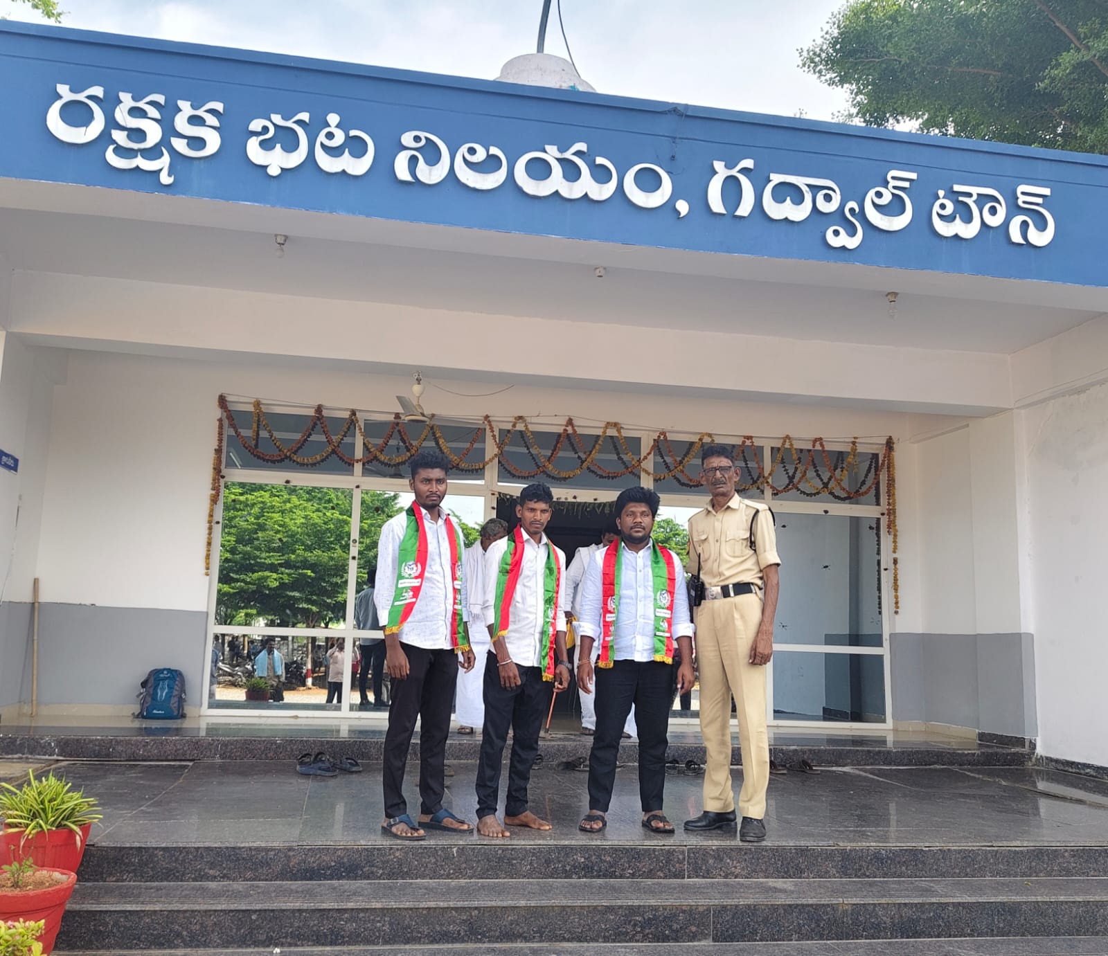 తెలంగాణ రాజ్యాధికార పార్టీ రాష్ట్ర కార్యదర్శి కొమ్ముల ప్రవీణ్ రాజ్ ముందస్తు అరెస్టు: ప్రభుత్వంపై అగ్గిమీద గుగ్గిలం!