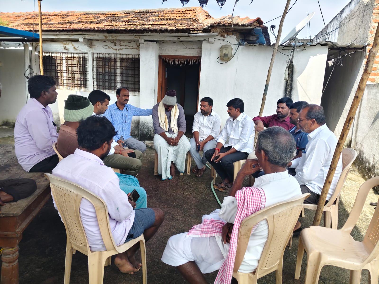 మాజీ ఎంపీపీ గంగాధర్ సంధ్య రవీందర్ తల్లీ మృతిపై బీఆర్‌ఎస్ పార్టీ సంతాపం