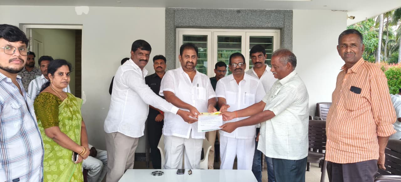 సీఎం రిలీఫ్ ఫండ్ 19 లక్షలు ఆర్థిక సాయం అందజేసిన ఎమ్మెల్యే దాట్ల సుబ్బరాజు