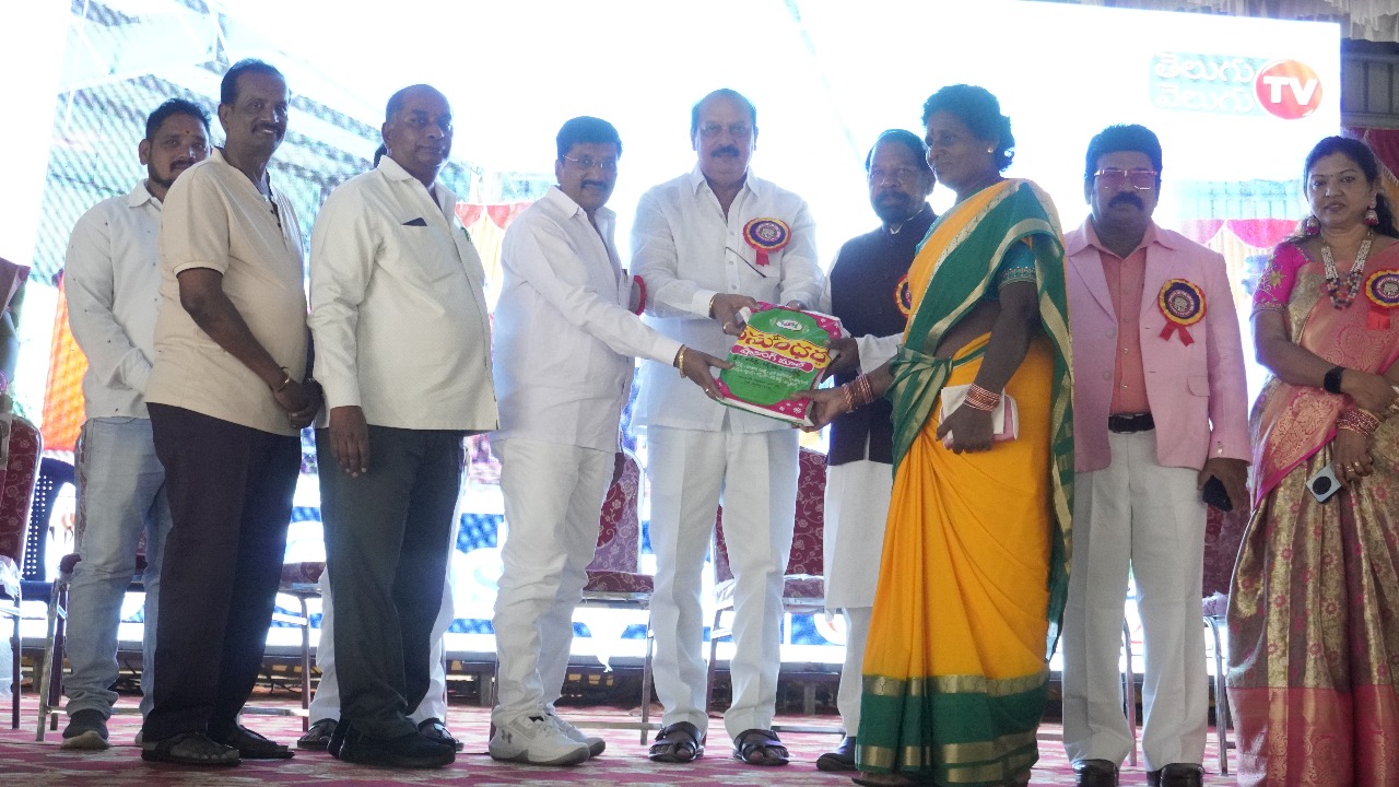 యూట్యూబ్ అసోసియేషన్, బతుకమ్మ పోటీల విజేతలకు బహుమతుల ప్రధానం