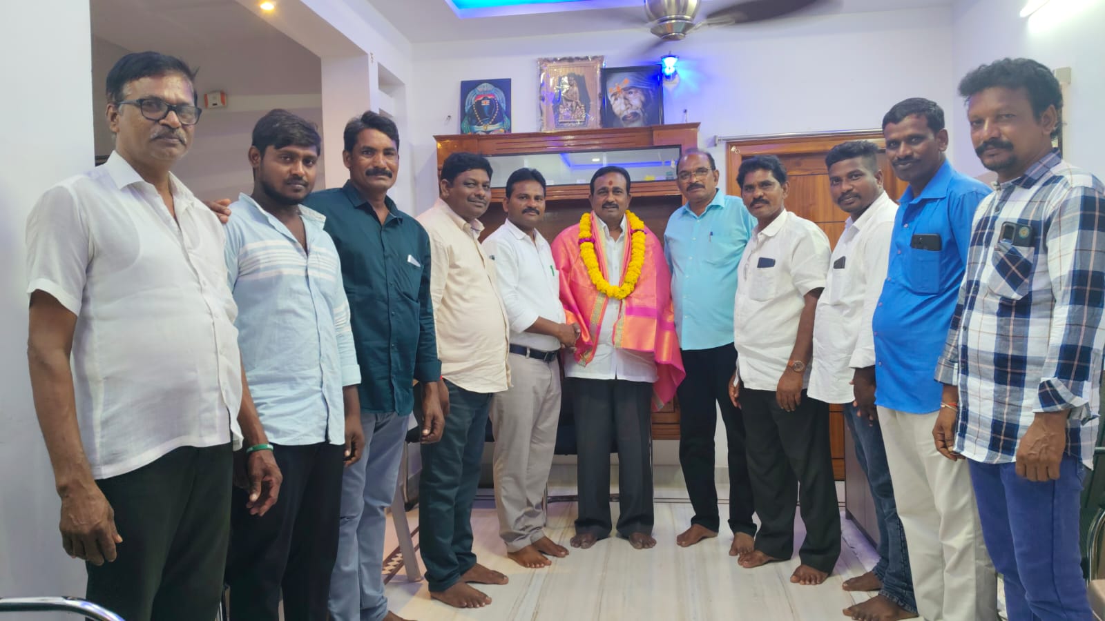 పితాని బాలకృష్ణ కి అభిమానులు జోరు