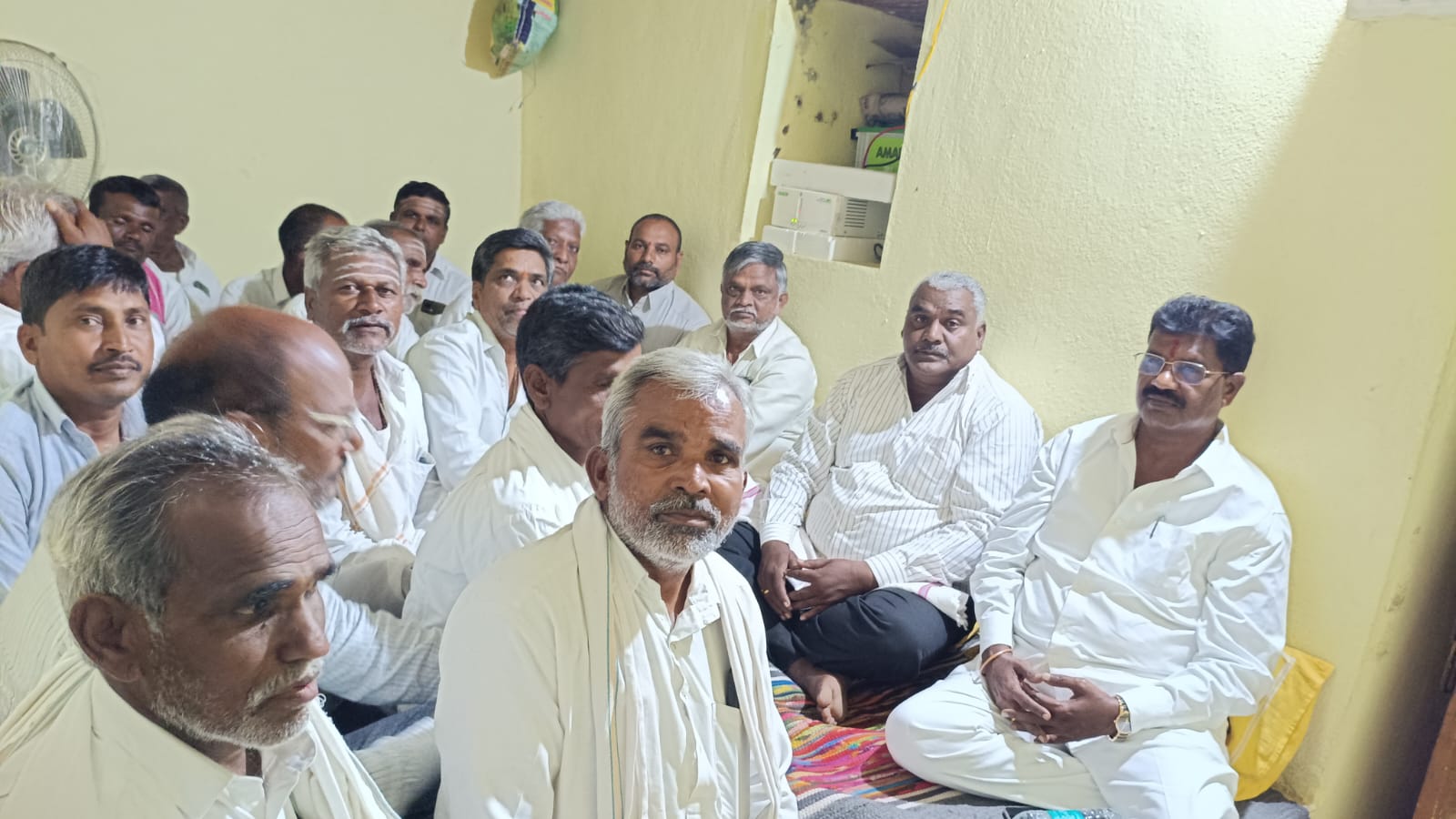 బి ఆర్ఎస్ నాయకుడు కుటుంబాన్ని పరామర్శించిన మాజీ ఎమ్మెల్యే….