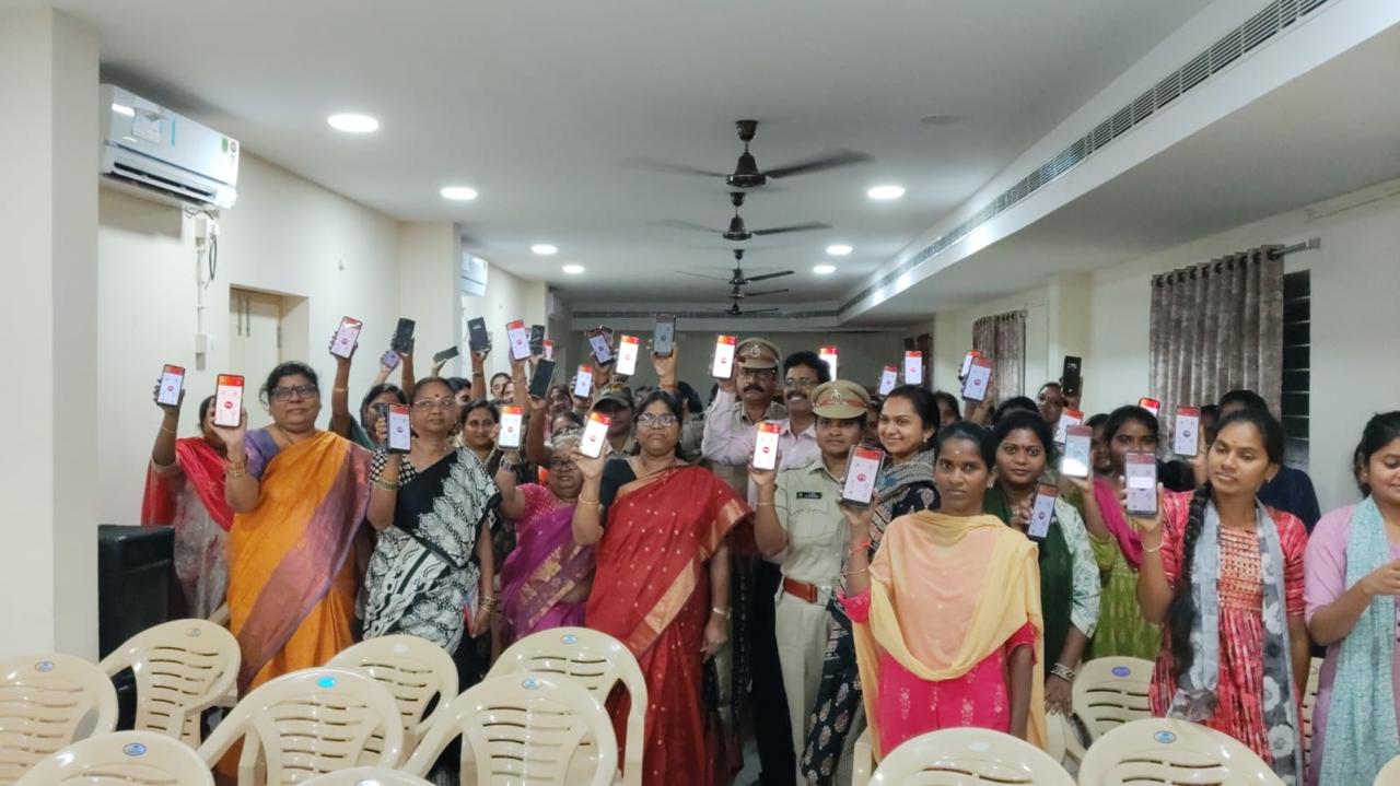 శక్తి యాప్‌పై మహిళ సిబ్బందికి అవగాహన