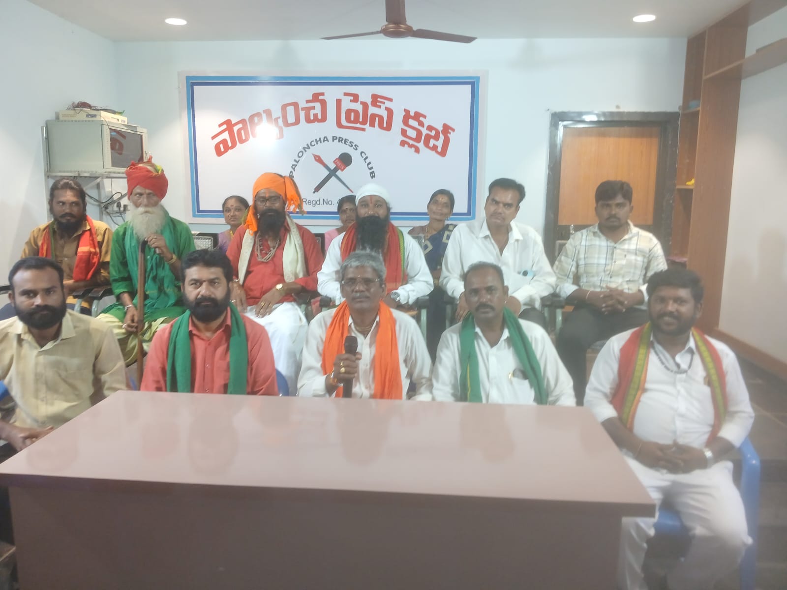 సమావేశంలో సేన చలో తిరుపతి హాథిరామ్ బావాజీ ఈనెల 18- 19 మహా భోగ్ బండారు కార్యక్రమానికి విజయవంతం చేయాలని .