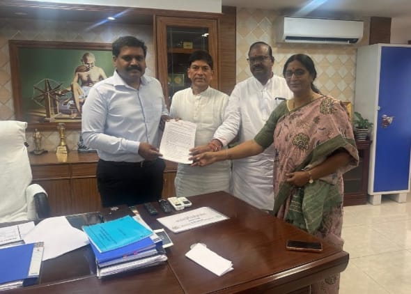 వారి ధాన్యం కొనుగోలు కేంద్రాలని ప్రారంభించండి..!