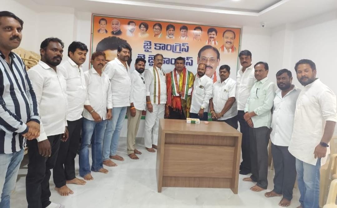 కాంగ్రెస్ పార్టీ కార్యాలయం లో ఘనంగా పిడికిటి గోపాల్ చౌదరి జన్మదిన వేడుకలు