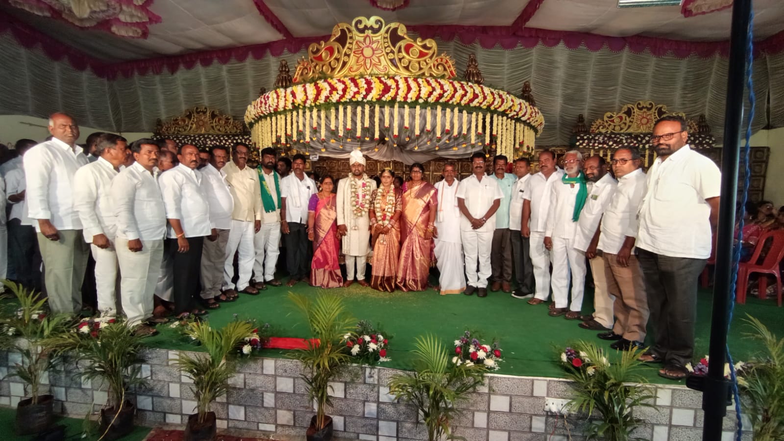 వివాహ వేడుకల్లో పాల్గొన్న మాజీ ఎమ్మెల్యే సిందే….