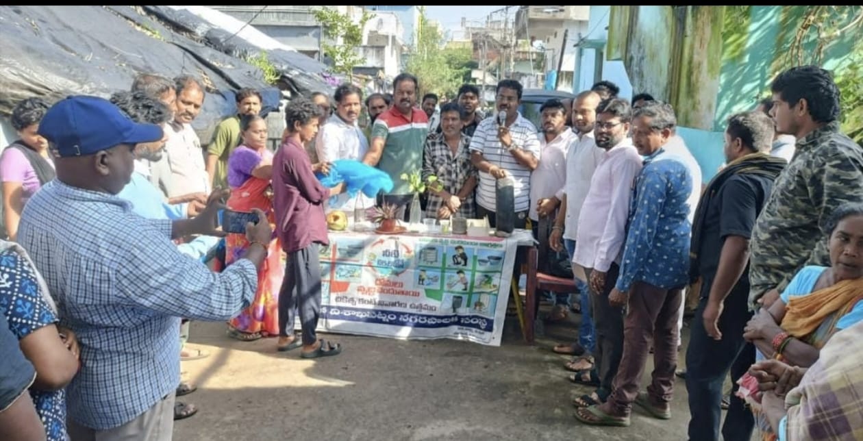 82 వ వార్డు శ్రీరామ్ నగర్ కాలనీలో దోమ తెరల పంపిణీ