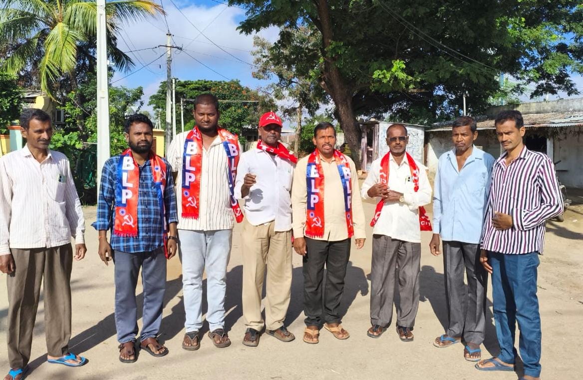 కుక్కల బెడద నుంచి గ్రామ ప్రజలను కాపాడాలి