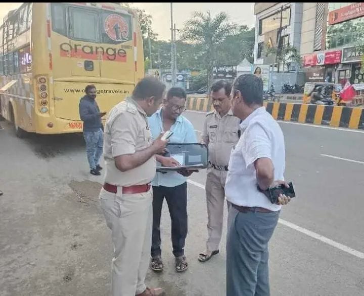 విజయనగరంలో 4 ప్రైవేట్ బస్సులు సీజ్