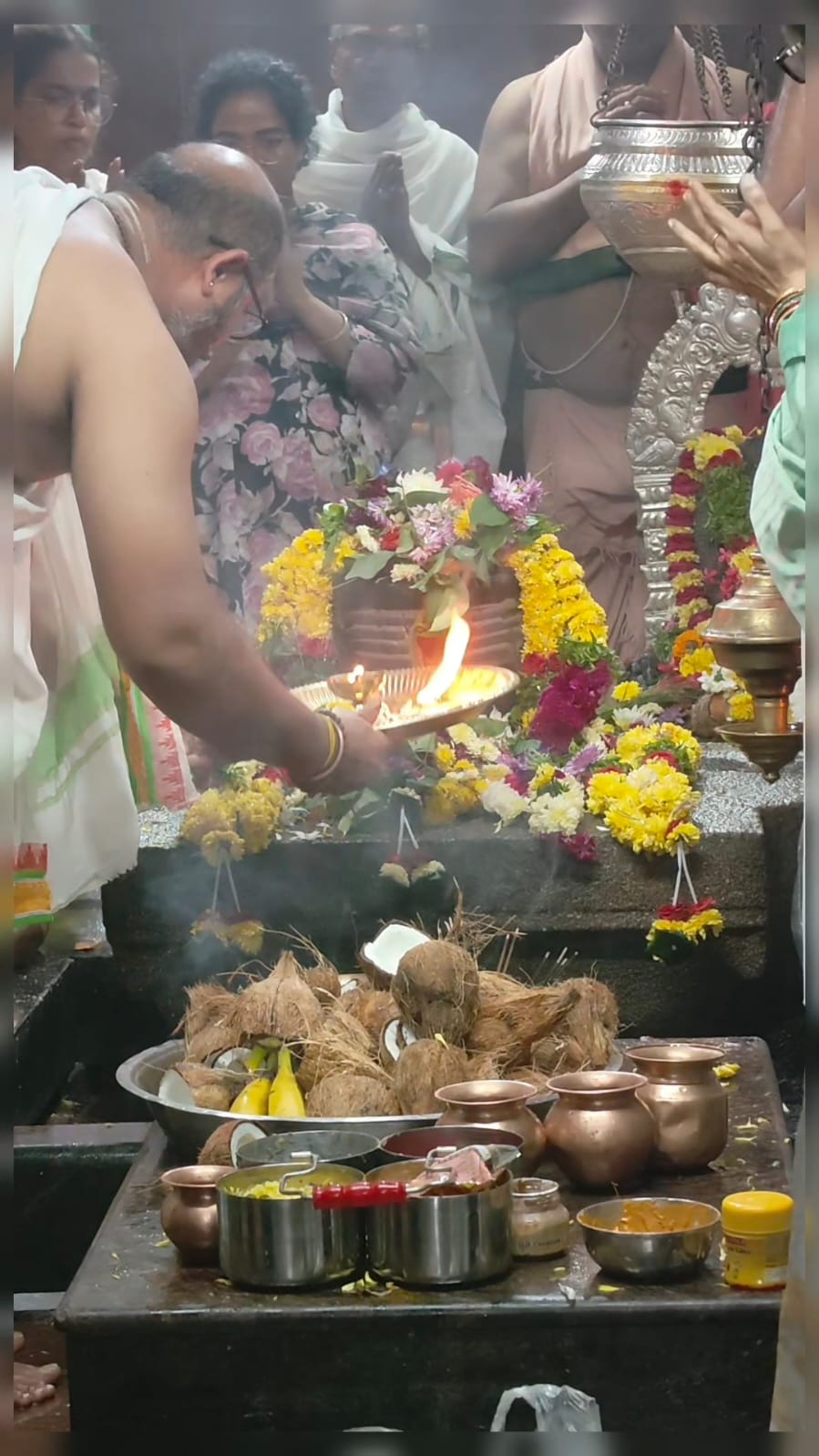 బీరంగూడ శ్రీ భ్రమరాంబిక మల్లికార్జున స్వామి ఆలయంలో భక్తుల రద్దీ