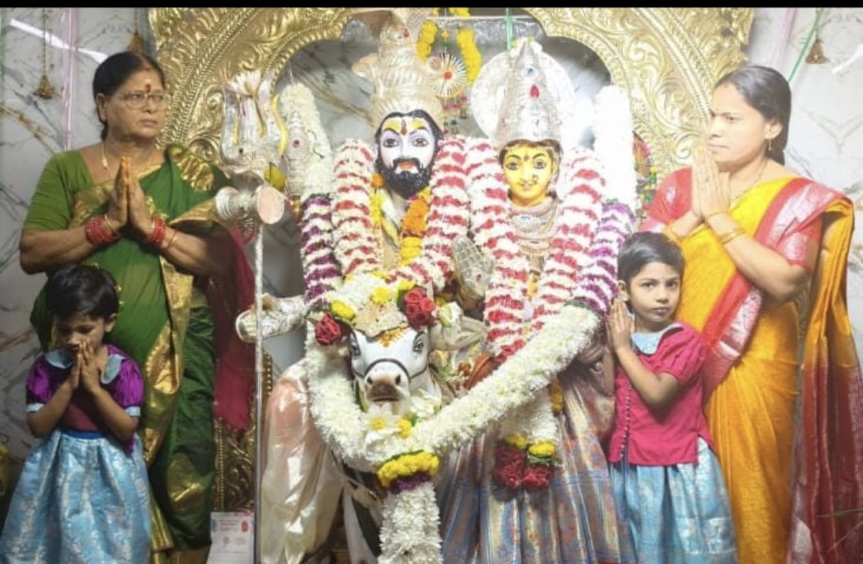 కార్తీక మాసం గౌరీ పరమేశ్వరి అమ్మవారికి ప్రత్యేక పోలా అలంకరణ