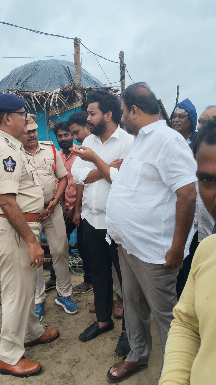 తెప్పల రేవులో పర్యటించిన ఎమ్మెల్యే దాట్ల ఎంపీ హరీష్