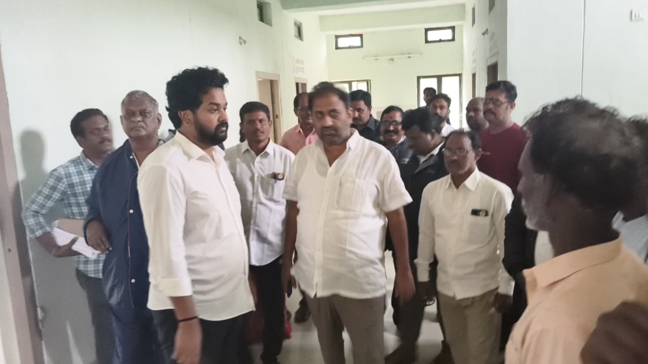 చిరయానం సైక్లోన్ షెల్టర్ సందర్శించిన ఎమ్మెల్యే దాట్ల ఎంపీ హరీష్