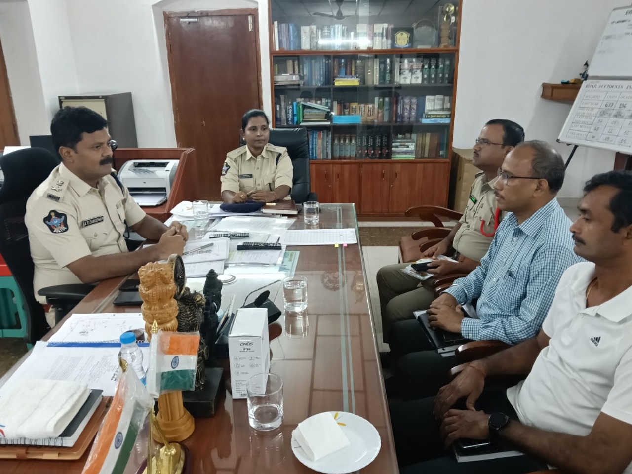 మొంథా’ తుఫాను పరిస్థితులను సమర్ధవంతంగా ఎదుర్కొంటున్నాం-విజయనగరం జిల్లా ఎస్సీ ఎ.ఆర్.దామోదర్, ఐపిఎస్