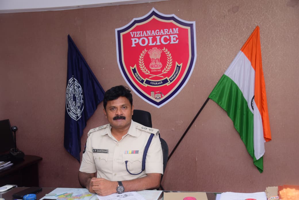 అవాస్తవాలతో ప్రజలను భయభ్రాంతులకు గురి చేస్తే చర్యలు తప్పవు-విజయనగరం జిల్లా ఎస్పీ ఎఆర్ దామోదర్, ఐపీఎస్