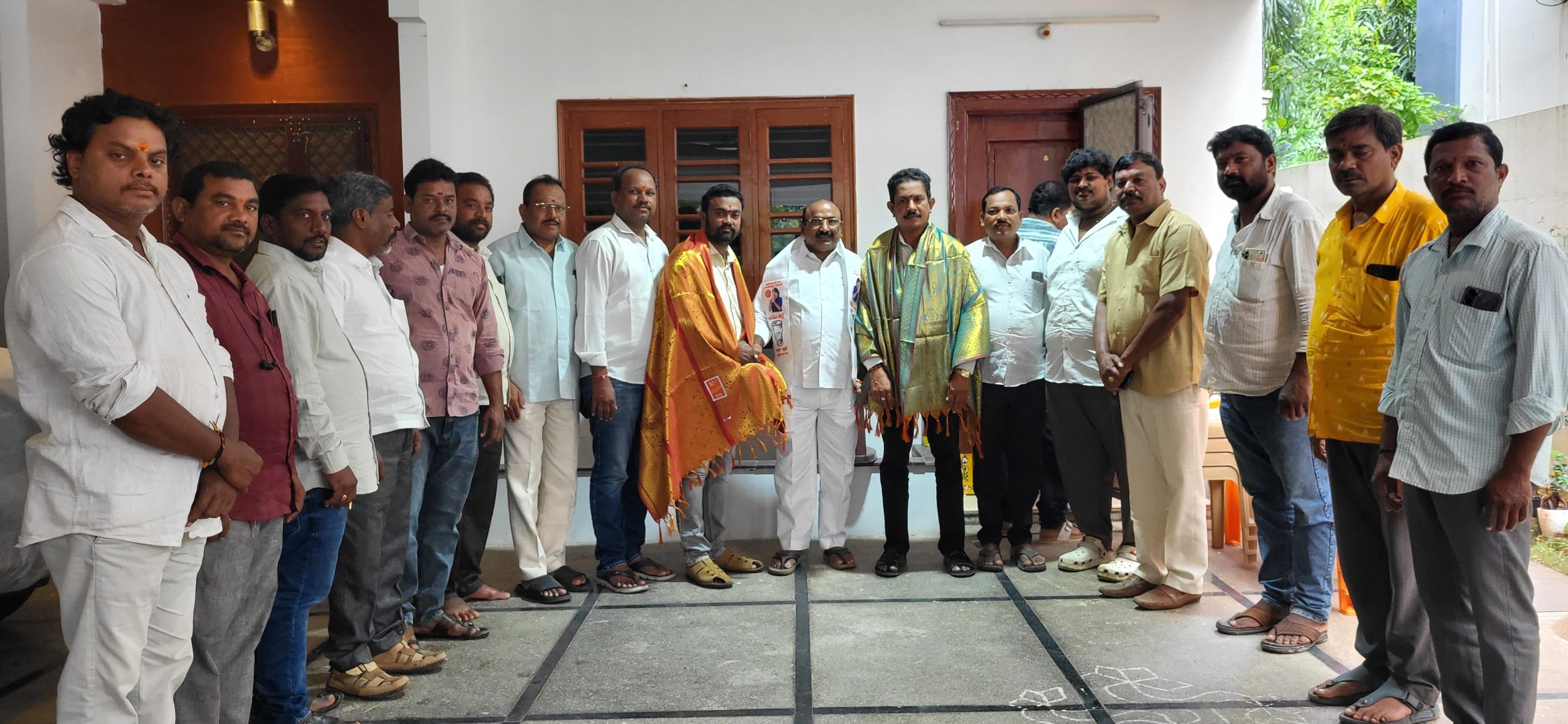 ఏ.వి.వి.పురం కాలనీ స్థానిక ఎన్నికల్లో విజయం సాధించిన జన సైనికులను అభినందించిన జనసేన నాయకులు : ప్రేమ కుమార్