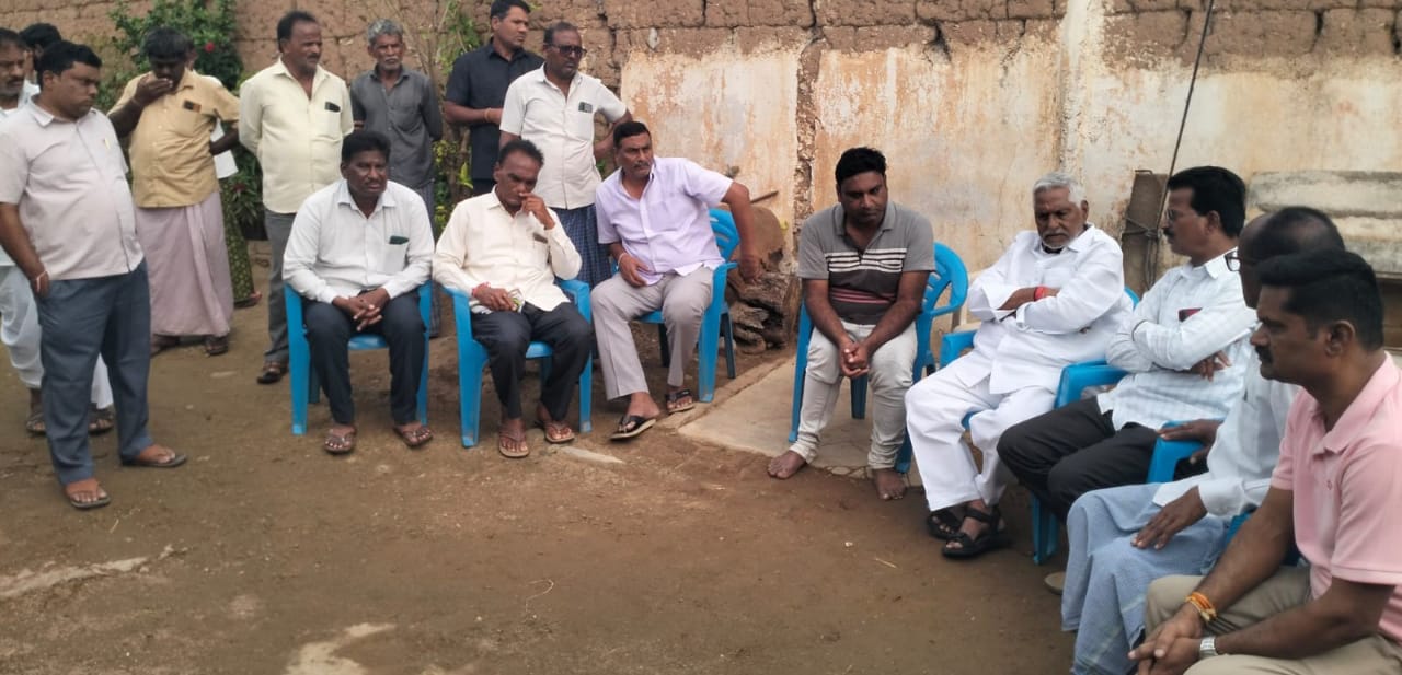 బాధిత కుటుంబాన్ని పరామర్శించిన మాజీ మంత్రి జీవన్ రెడ్డి