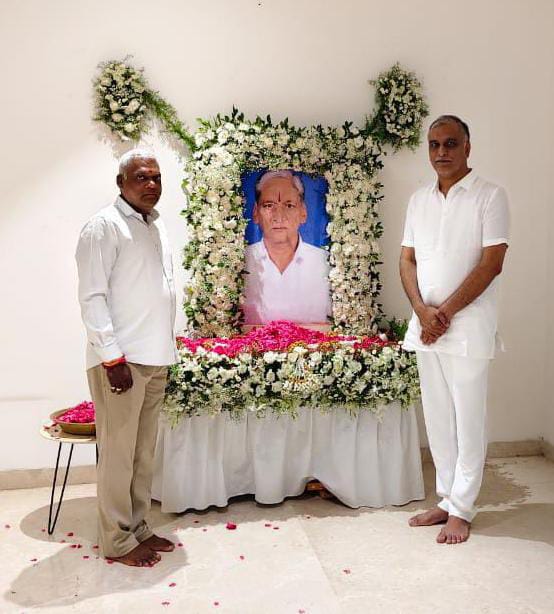 మాజీ మంత్రి సిద్దిపేట శాసనసభ్యులు గౌరవనీయులు తన్నీరు హరీష్ రావు కుటుంబానికి పరామర్శించి తన ప్రగాఢ సానుభూతిని తెలియజేసి నివాళులర్పించినపి.రాములు నేత