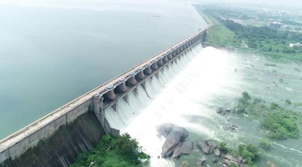 లోయర్ మానేరు డ్యామ్ గేట్లు ఎత్తివేత4000 క్యూసెక్కుల నీటి విడుదల..