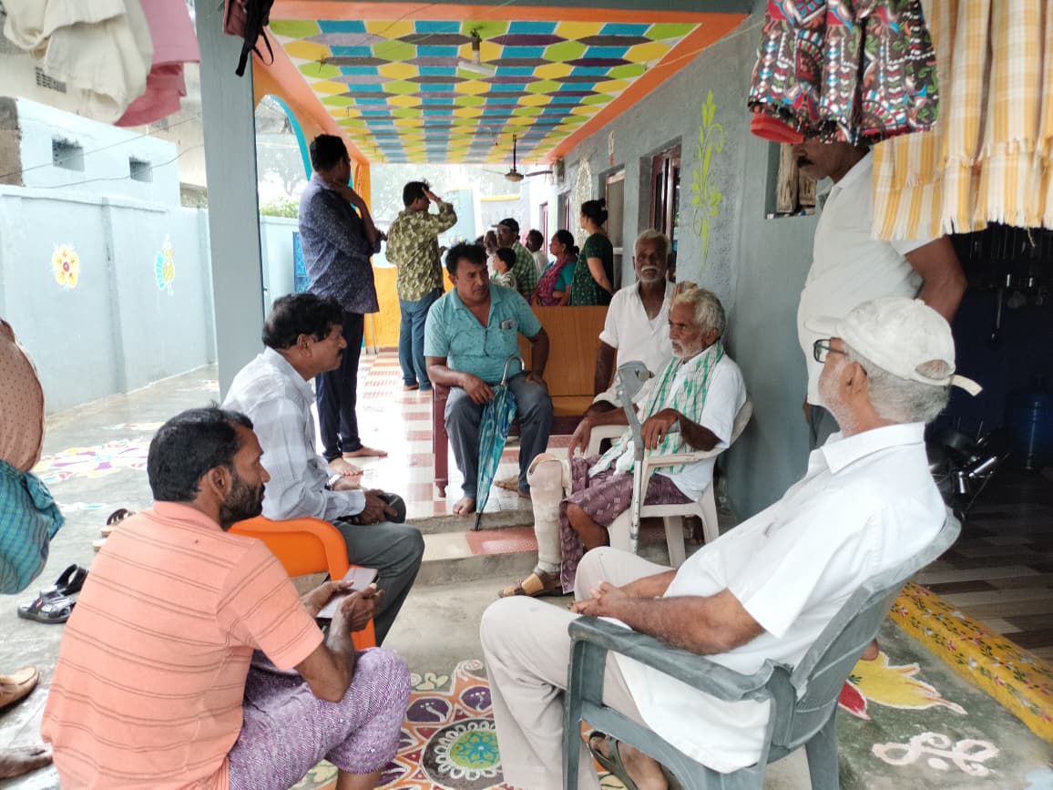 నరసయ్య కుటుంబ పరామర్శించిన మండల అధ్యక్షులుమల్లెల శ్రీరామ్ మూర్తి.