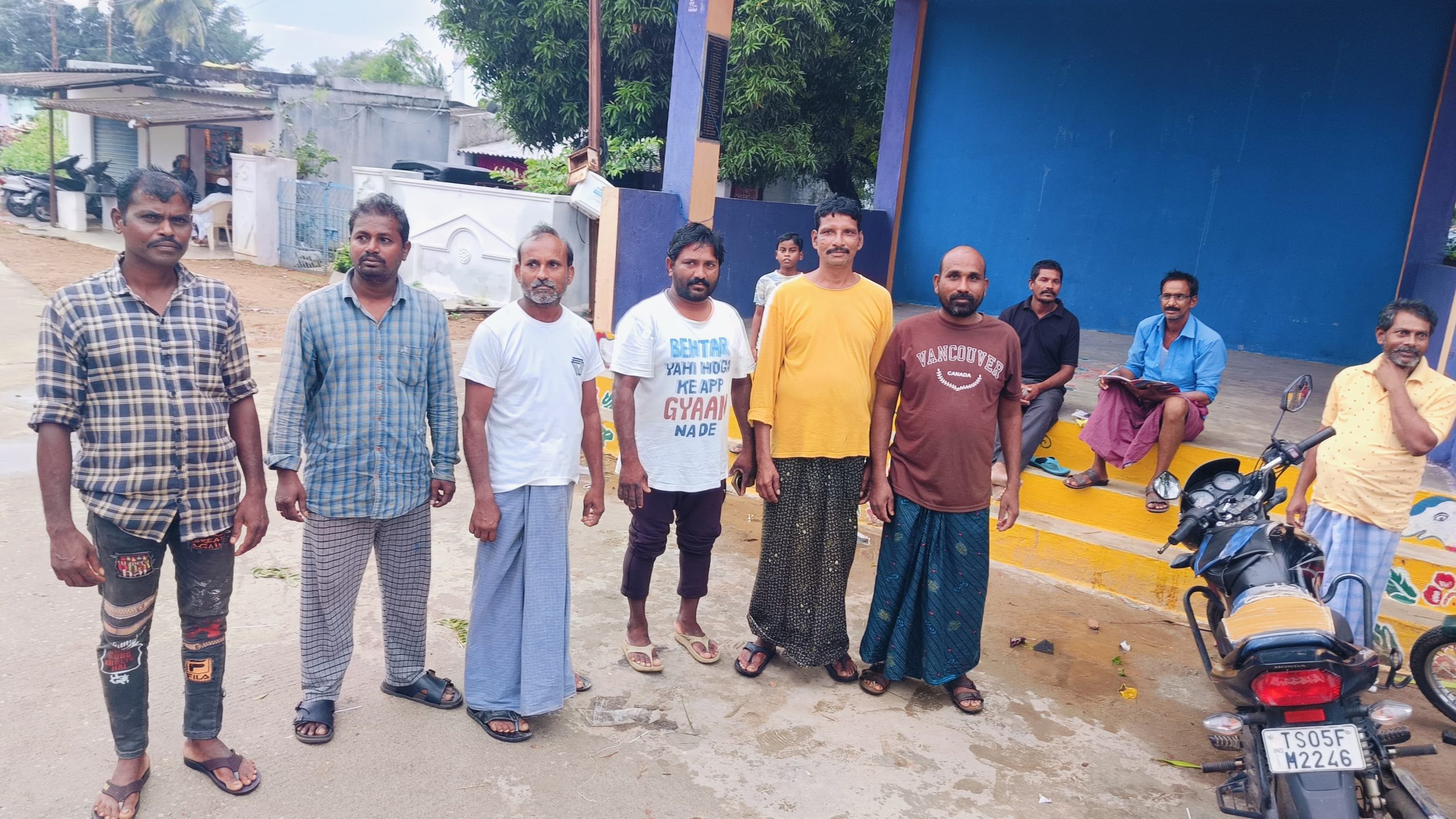 ప్రభుత్వం వలలు కోల్పోయిన మత్స్యకారులను ఆదుకోవాలి