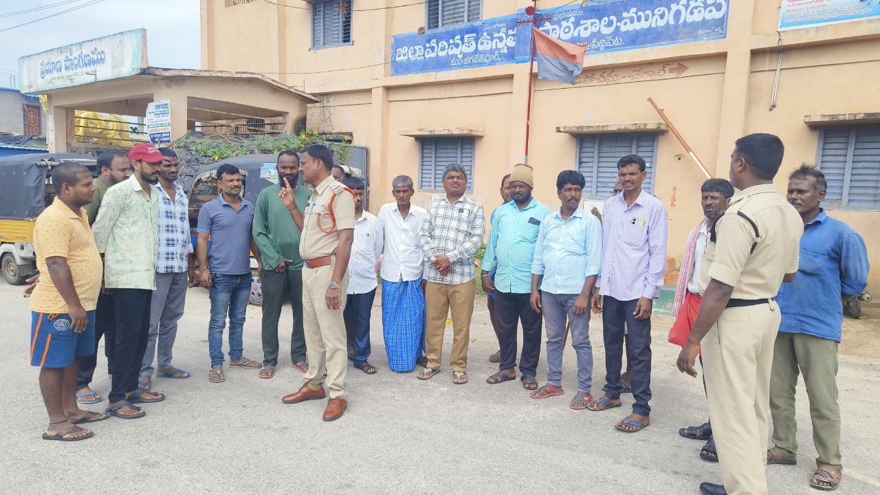 మద్యం సేవించి వాహనాలు నడపొద్దు : ఏ ఎస్సై రమణారెడ్డి