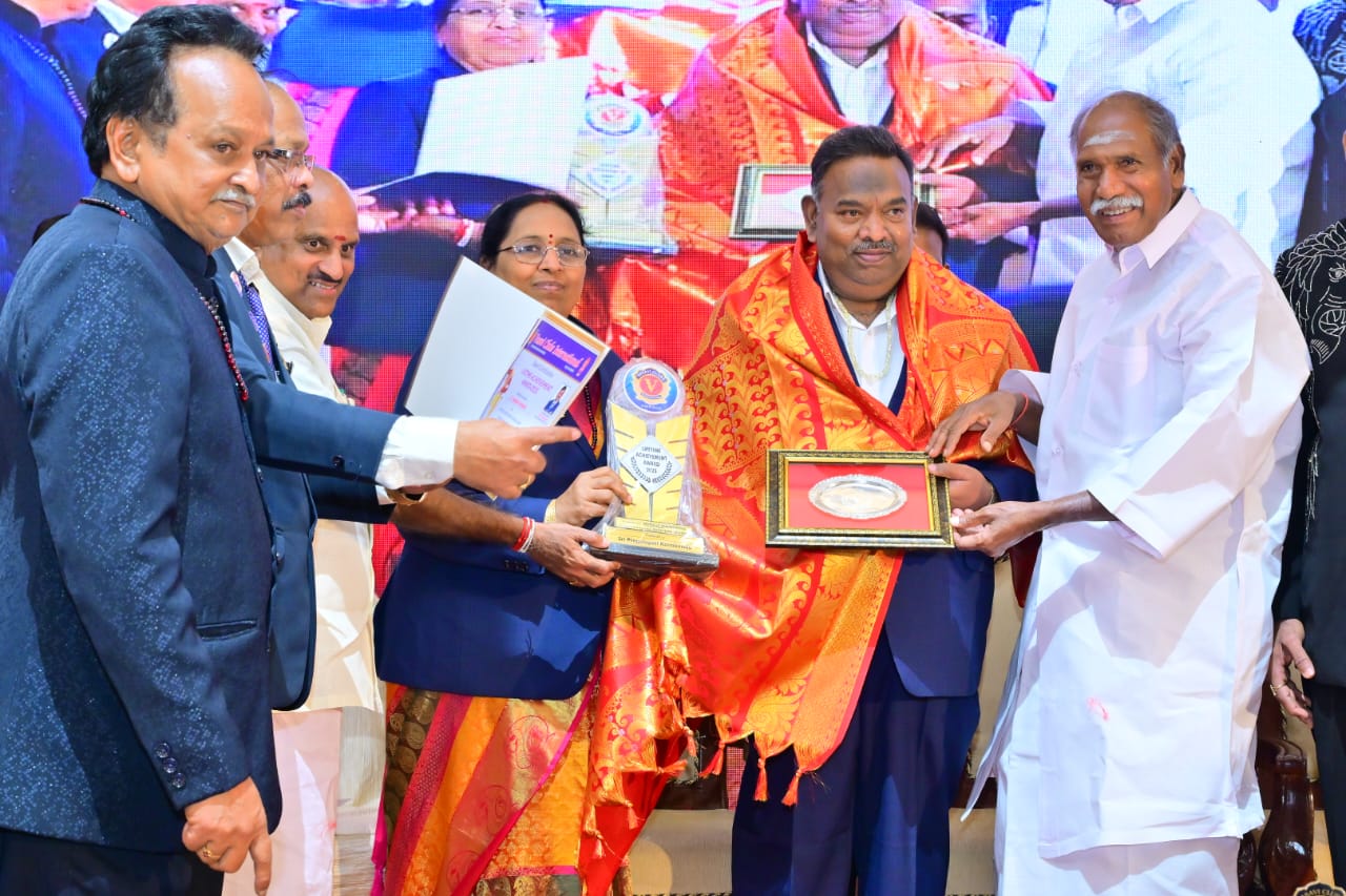 ప్రగల్లపాటి కనకరాజుకు విద్యా విభాగంలో వాసవి క్లబ్స్ ఇంటర్నేషనల్ వారిచే జీవిత సాఫల్య పురస్కారం