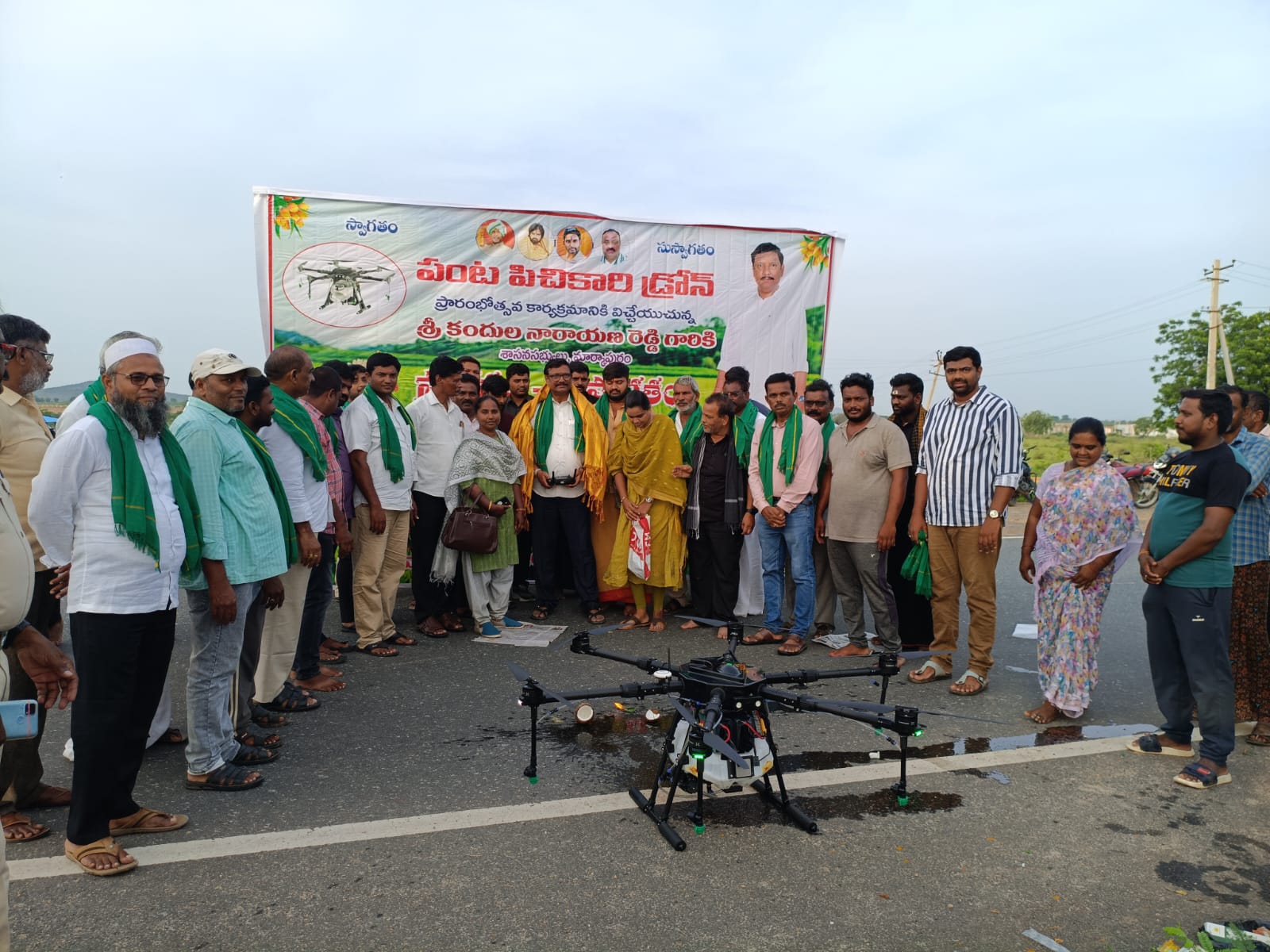 రైతులకు వ్యవసాయ డ్రోన్ పంపిణీ చేసిన శాసనసభ్యులు కందుల నారాయణరెడ్డి