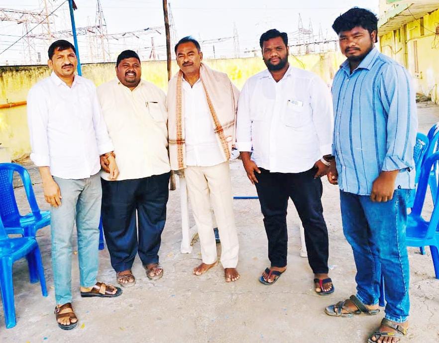 టంగుటూరు ఉరుసుమహోత్సవానికి కడప మాజీ మేయర్ సురేష్ బాబు ను ఆహ్వానించి న ముస్లిం కమిటీ పెద్దలు