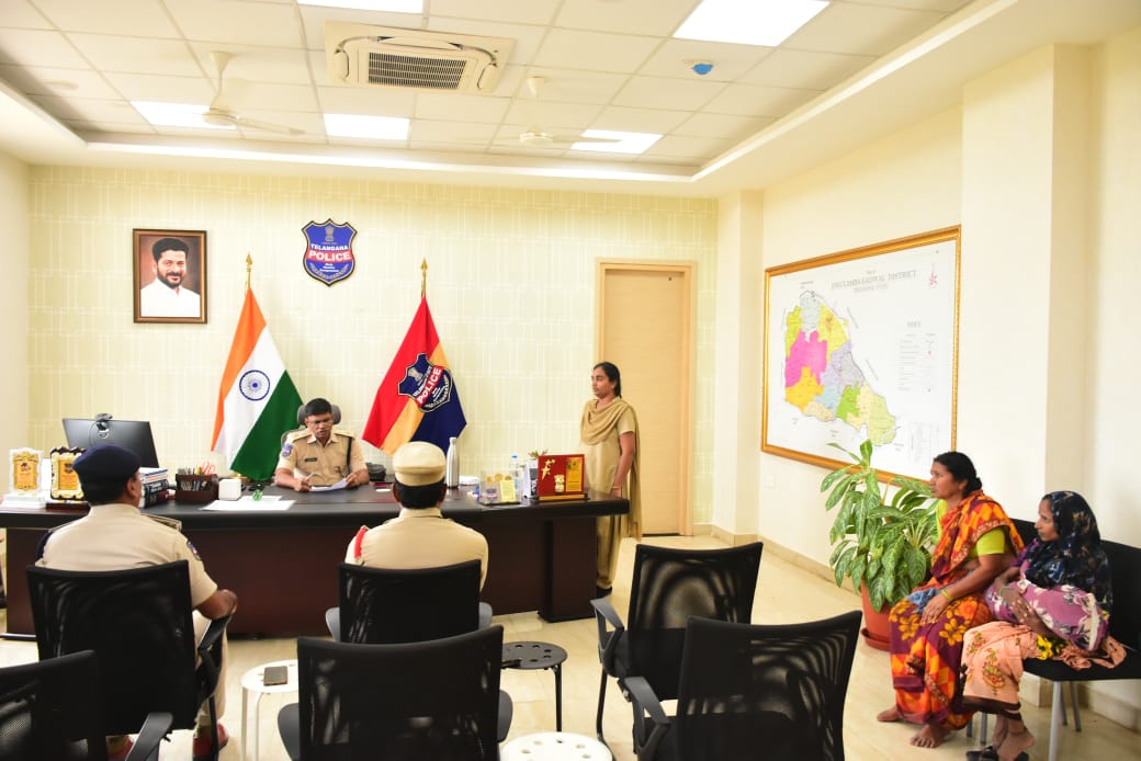 బాధితుల సమస్యల పట్ల ప్రత్యేక దృష్టి సారించాలి : జిల్లా ఎస్పీ