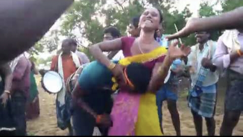 కొడుకు పెళ్లిలో మహిళా డాన్సర్ ను అసహ్యంగా తాకుతూ వేధించిన తండ్రి .. ఆ తరువాత..! (వీడియో చూడండి)