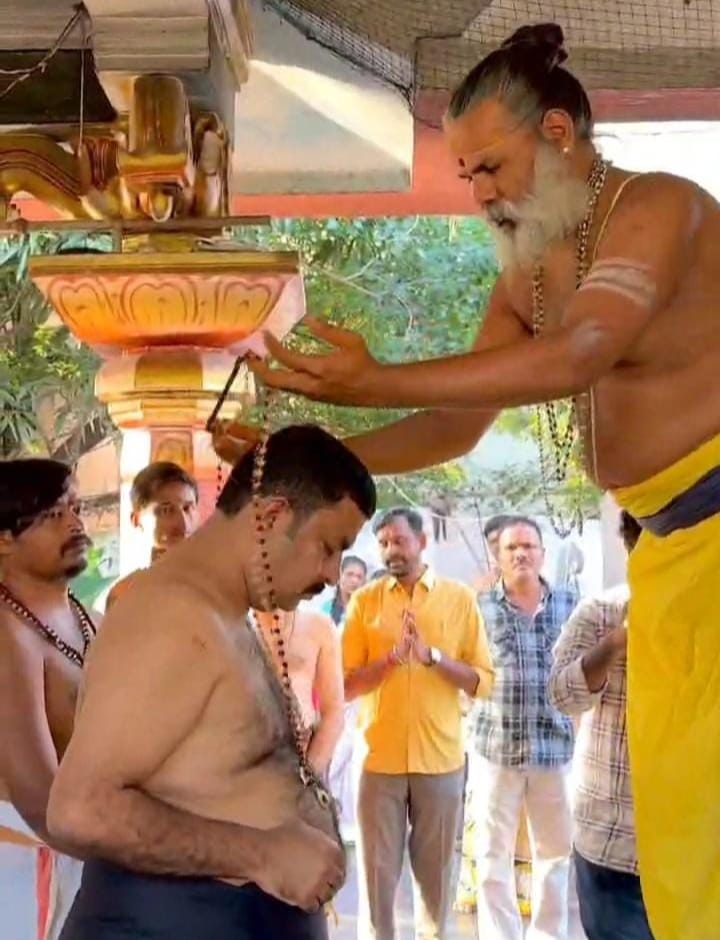 అయ్యప్ప స్వామి భక్తి మనకు పవిత్రతను ఆత్మ శాంతిని ప్రసాదిస్తుంది. వడ్డేపల్లి రాజేశ్వరరావు