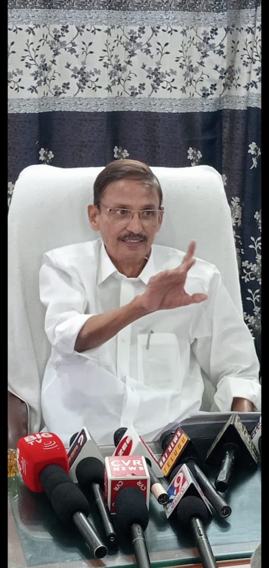 చిలకలూరిపేట పురపాలక సంఘ కార్యాలయంలో చైర్మన్ రఫాని మీడియా సమావేశం