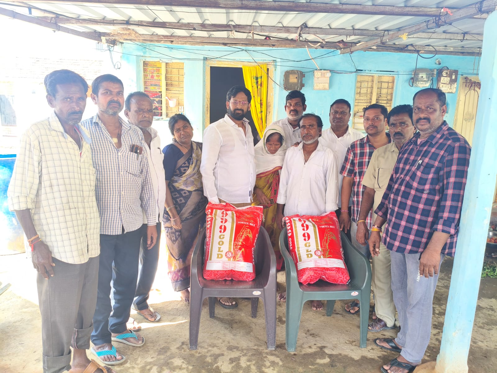 బోనగిరి ఐలయ్య కుటుంబాన్ని పరామర్శించిన తంగళ్లపల్లి రమేష్