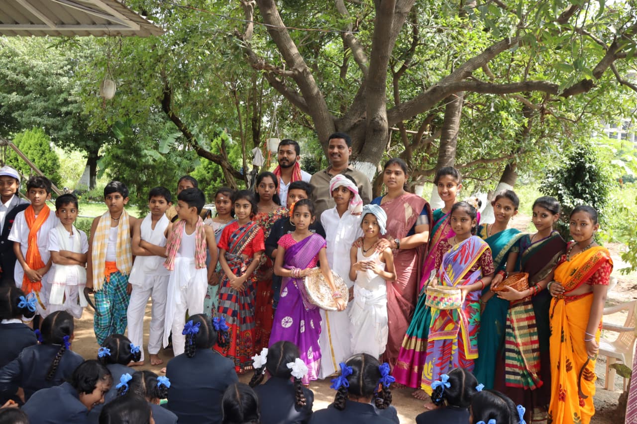 ప్రకృతితో సన్నిహితంగా విద్యార్థుల ఫీల్డ్ ట్రిప్లో ప్రిథ్వీరాజ్