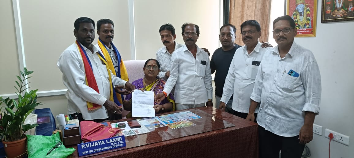 నాయి బ్రాహ్మణ సేవా సంఘం వినతిపత్రాలు సమర్పణ