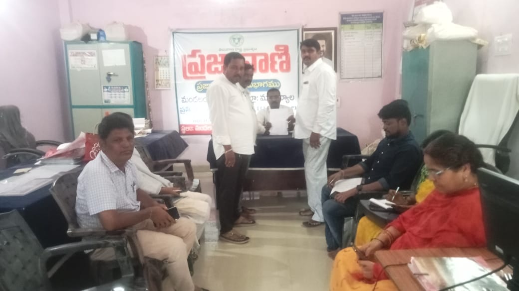 ప్రజావాణిలో అర్జీలు పెట్టుకున్న సమస్యలు తీరట్లేదు