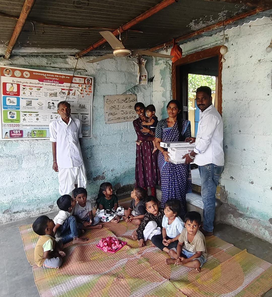 అంగన్వాడి ఫస్ట్ సెంటర్ కు సీలింగ్ ఫ్యాన్ అందించిన గ్రామ మాజీ సర్పంచ్ గాజుల రాకేష్