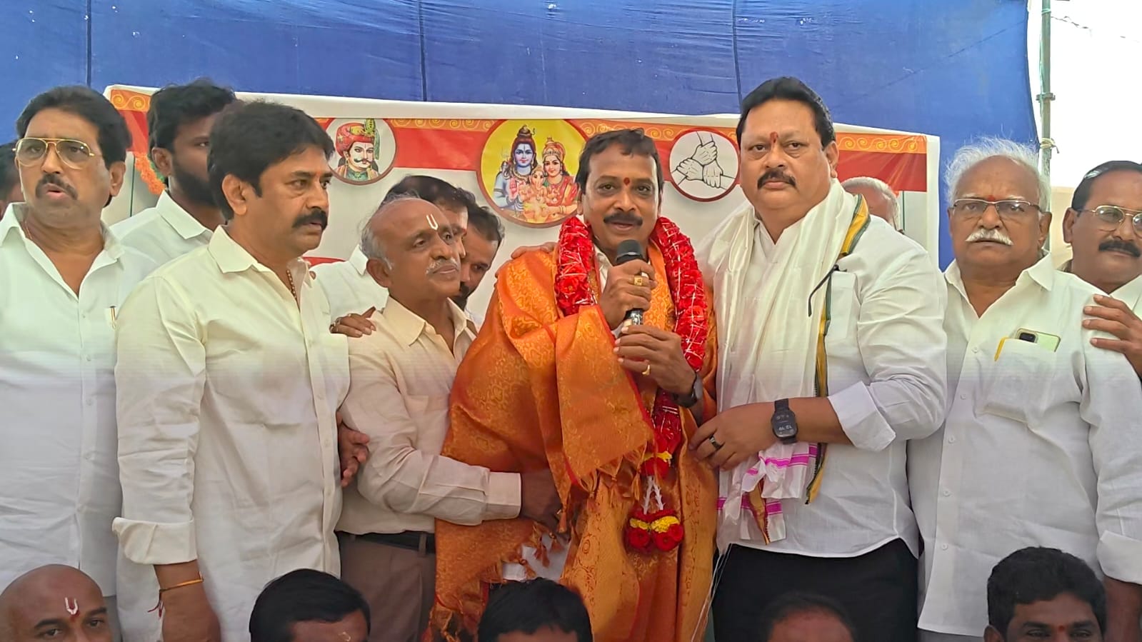 ఎం ఎన్ వి ప్రసాద్ (మండేల బాబీ ) కి కాపు వన సమారాధన లో చిరు సత్కారం