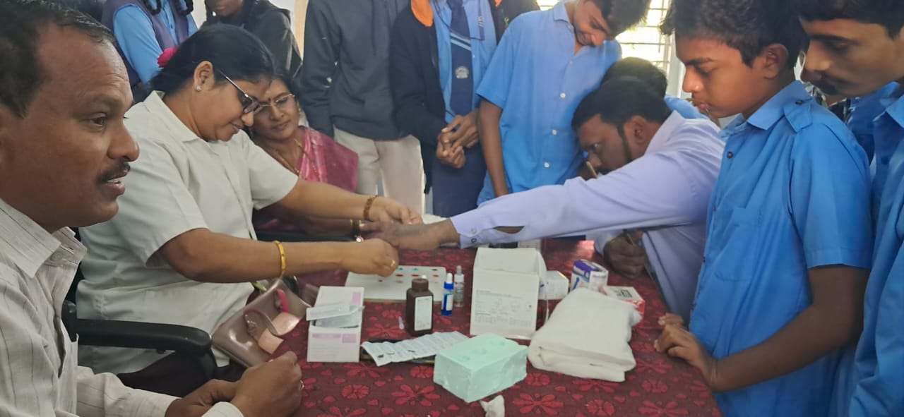 సింగరేణి హై స్కూల్ పి.వి కాలనీ నందు రక్త వర్గ నిర్ధారణ పరీక్షలు