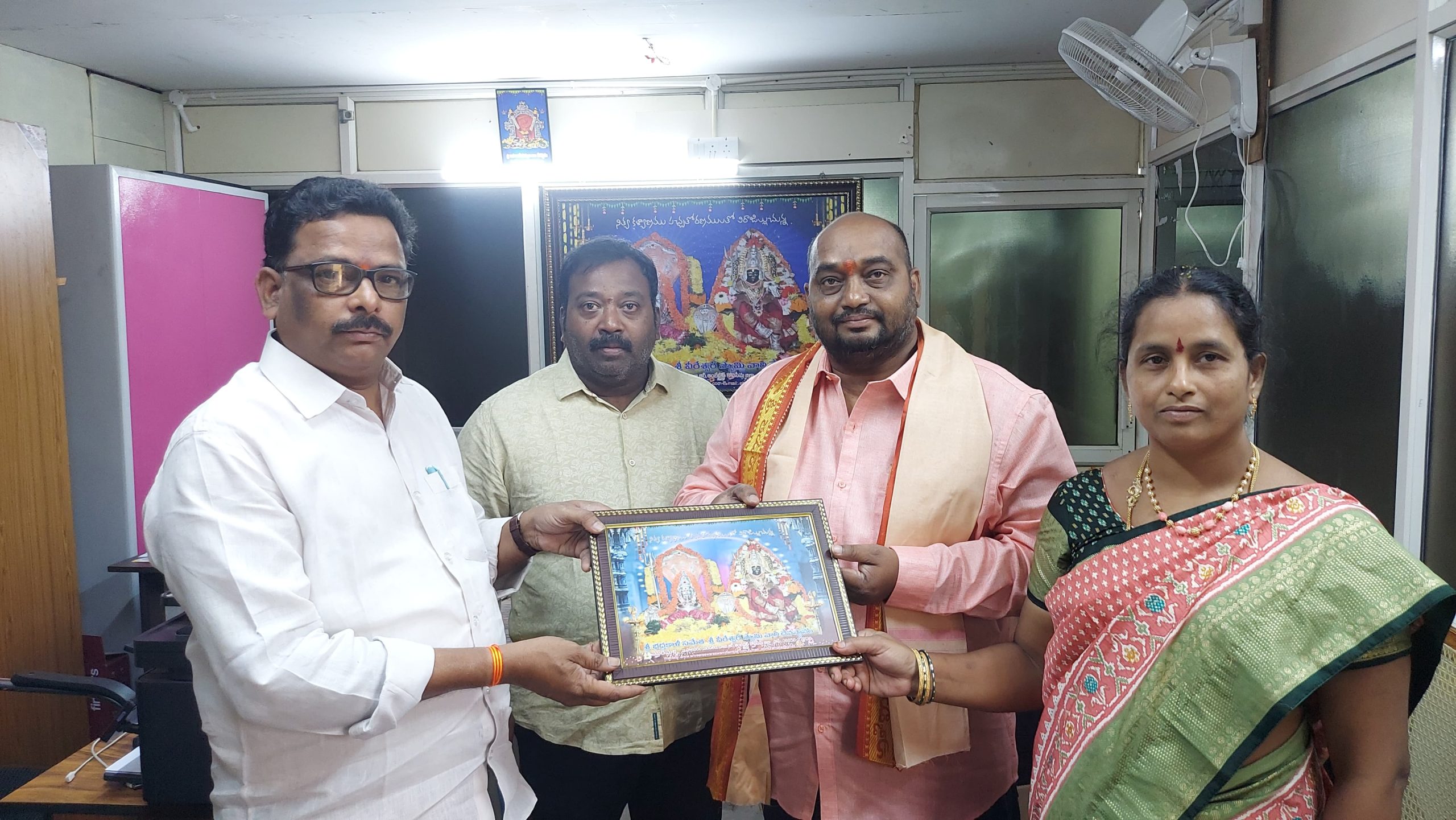 శ్రీ వీరేశ్వర అన్నదాన ట్రస్ట్ కి విరాళం