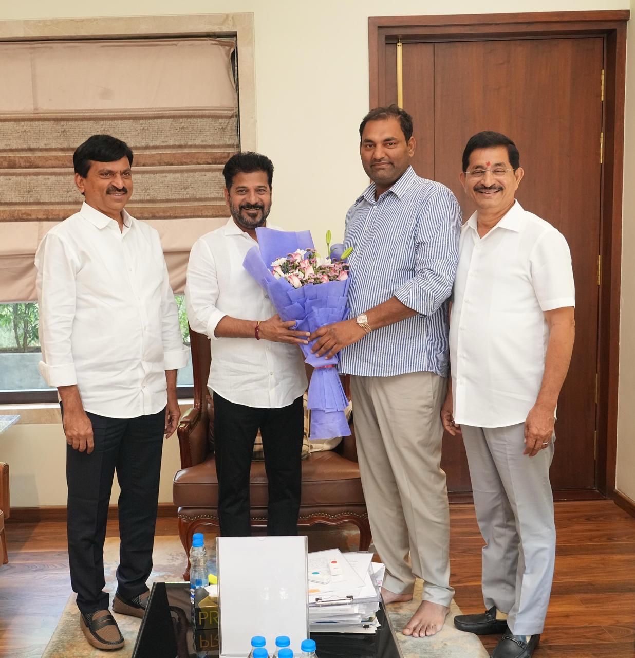 ముఖ్యమంత్రి రేవంత్ రెడ్డి గారిని మర్యాదపూర్వకంగా కలిసిన జడ్చర్ల ఎమ్మెల్యే జనంపల్లి అనిరుధ్ రెడ్డి.