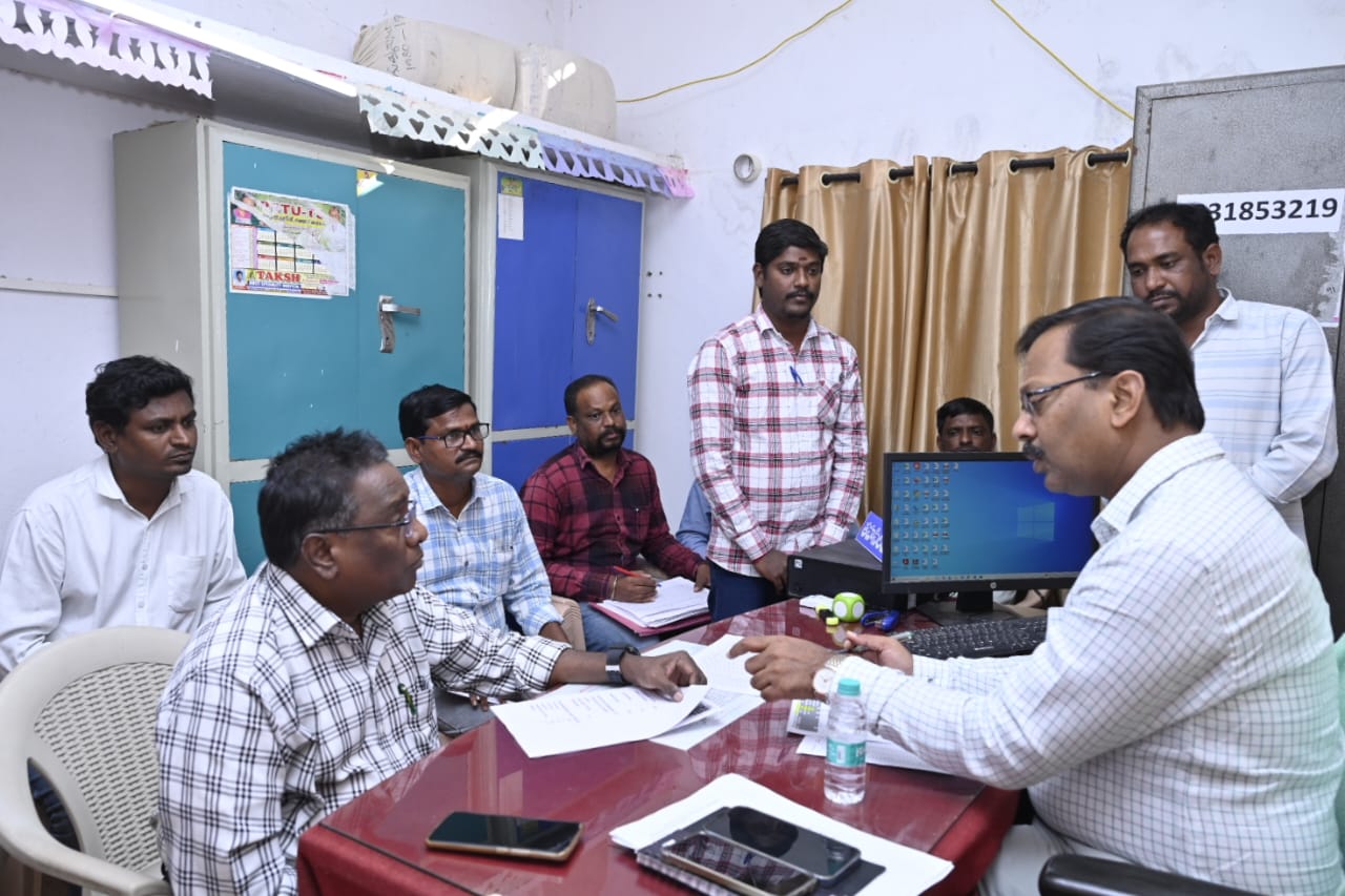 ట్యాబ్ ఎంట్రీలు వేగంగా పూర్తి చేయాలి : కలెక్టర్ టి. వినయ్ కృష్ణారెడ్డి