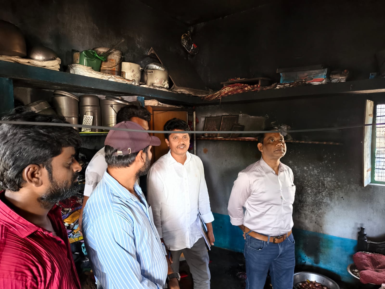 షార్ట్ సర్క్యూట్ ఇంట్లోనే సామగి దగ్ధం