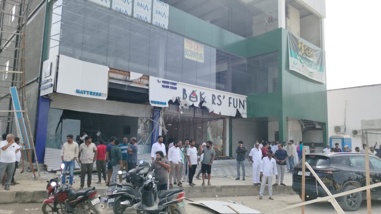 ఉస్మాన్‌ నగర్‌లో స్వల్ప ఉద్రిక్తత