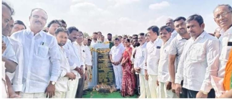 పీ.ఏ.పల్లి మండలం మేడారం గ్రామంలో 33/11కెవి సబిస్టేషన్ శంకుస్థాపన చేసిన దేవరకొండ ఎమ్మెల్యే బాలునాయక్.